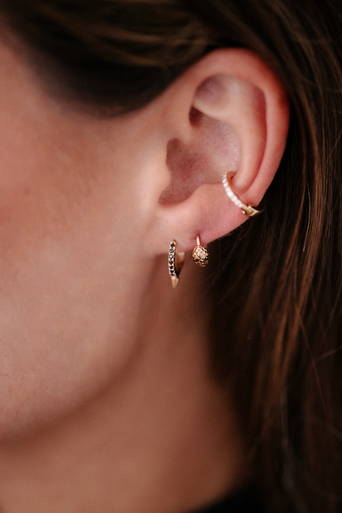 Boucle d'Oreille Unique - Créole Pic - Diamants Noirs