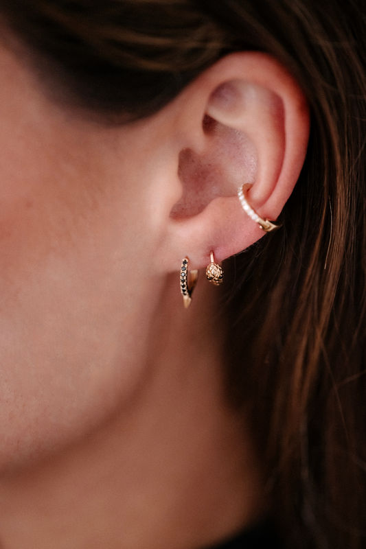 Boucle d'Oreille Unique - Créole Pic - Diamants Noirs