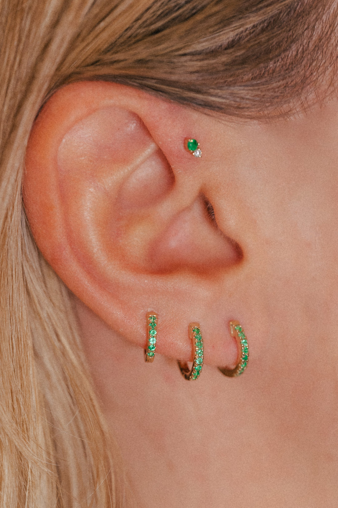Boucle d'Oreille Unique - Créole Daylight Émeraude - Or Jaune - 7 mm