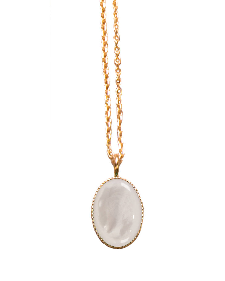 Collier Nilaï fin avec pendentif ovale en pierre nacre