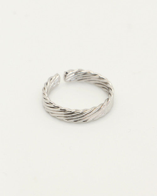 Bague Nilaï de largeur moyenne torsadée couleur argent