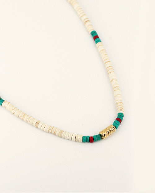 collier surfer nilai composé de pierres howlites beiges