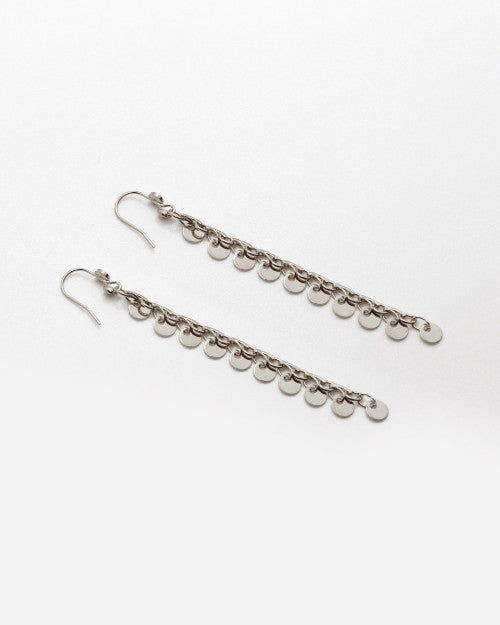 Boucles d’oreilles Nilaï pendantes ornées pampilles rondes argentées