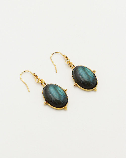 Boucles d’oreilles Nilaï pendantes avec pierre labradorite ovale et orné de 4 billes