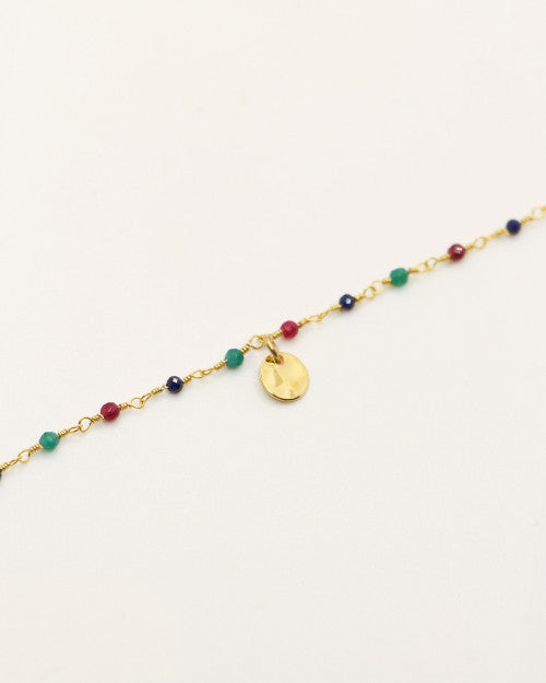 Bracelet Nilaï orné perles colorées pierre semi précieuse multicolore et petite médaille