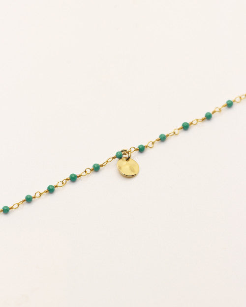 Bracelet Nilaï orné perles vertes et petite médaille