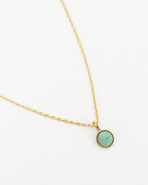 Collier Athéna composé d'une chaine fine dorée et d'une pierre ronde amazonite