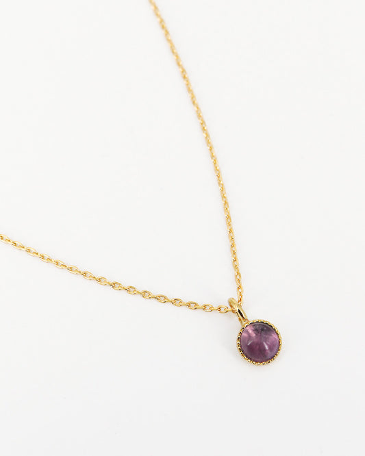 Collier Athéna composé d'une chaine fine dorée et d'une pierre ronde améthyste