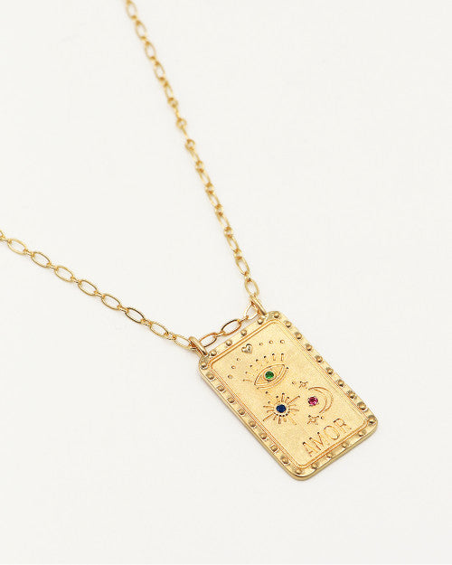 collier plaque avec inscriptions amor, lune, soleil et oeil