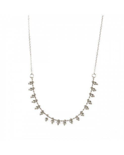 Collier Nilaï orné de pampilles rondes couleur argent