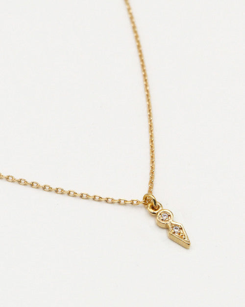 Collier fin plaqué or Nilaï avec pendentif goutte à strass