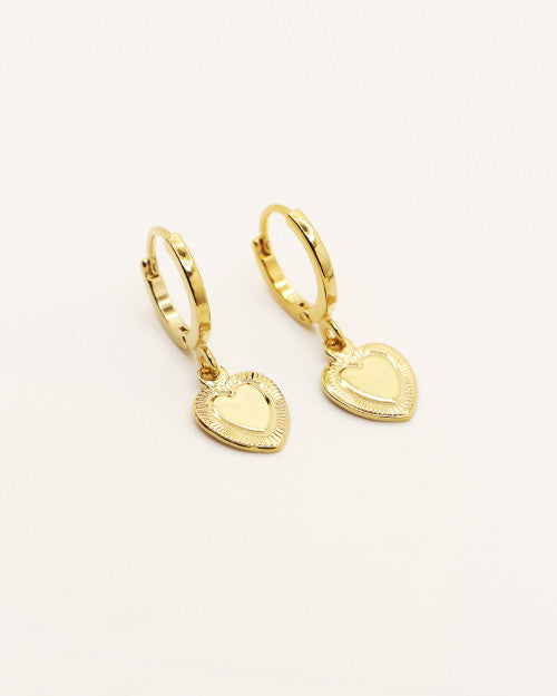 Mini créoles Cléa de chez Nilaï avec petit pendentif coeur