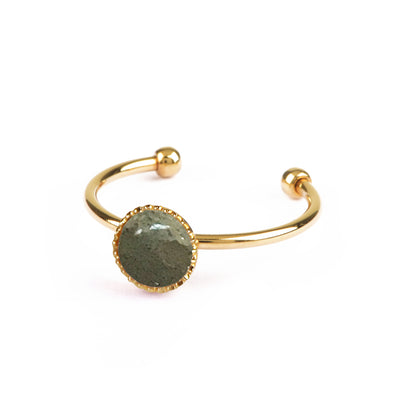 Bague réglable athéna de la marque nilai avec pierre labradorite