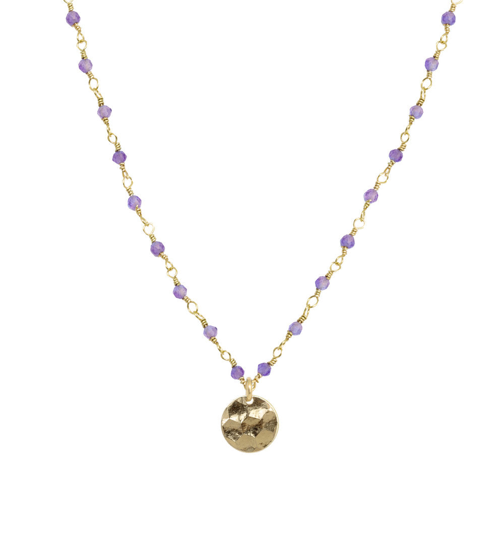 Collier Nilaï orné perles colorées violettes et petite médaille