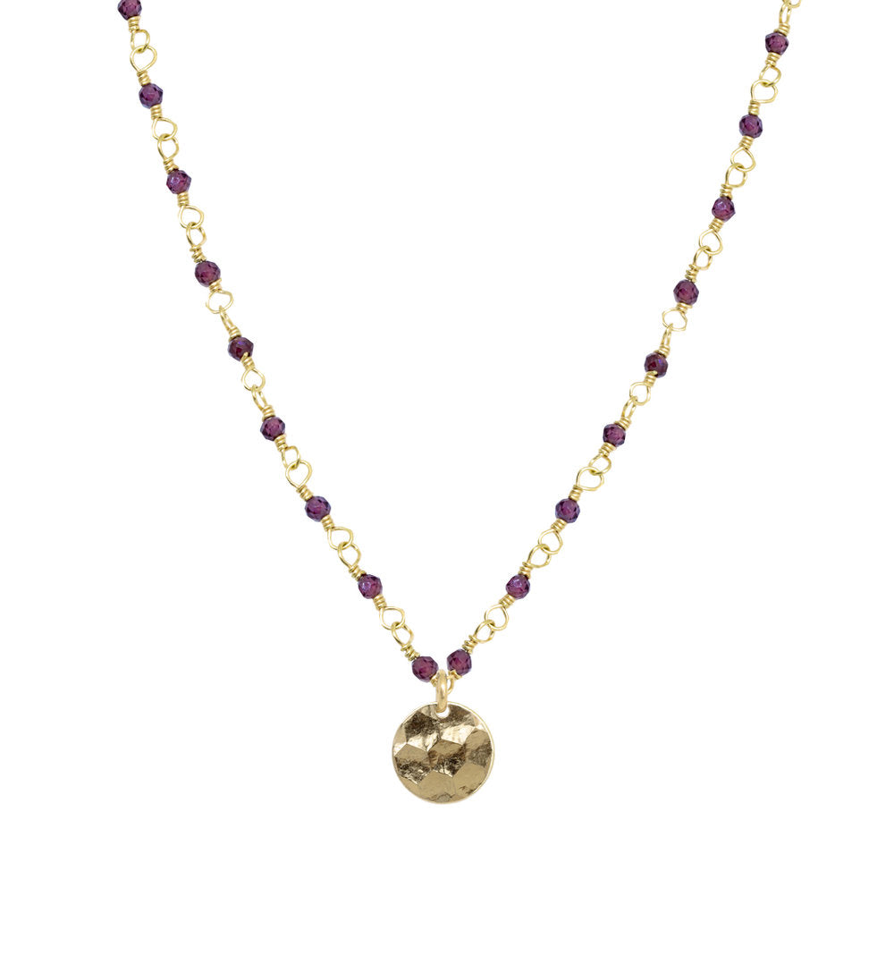 Collier Nilaï orné perles colorées bordeaux et petite médaille
