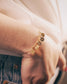 bracelet chaine initiales nilai avec initiales du mot amour