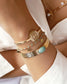 femme portant jonc alexia manchette galuchat bracelet mini stones et bracelet indra nilai