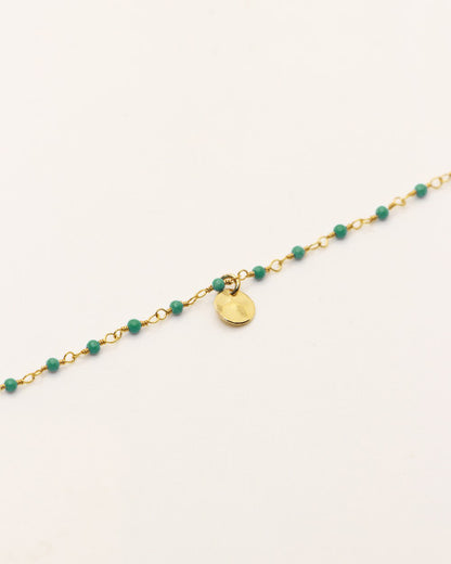 Bracelet Nilaï orné perles vertes et petite médaille