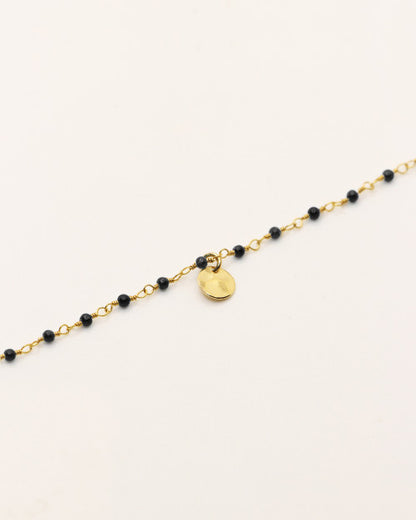 Bracelet Nilaï orné perles noires et petite médaille