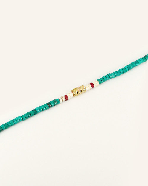bracelet surfeur nilai composé de pierres howlites turquoise