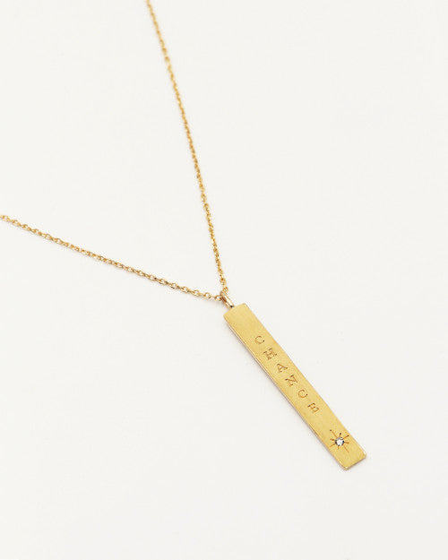 collier oracles nilai orné d'une plaque allongée verticale avec inscription chance