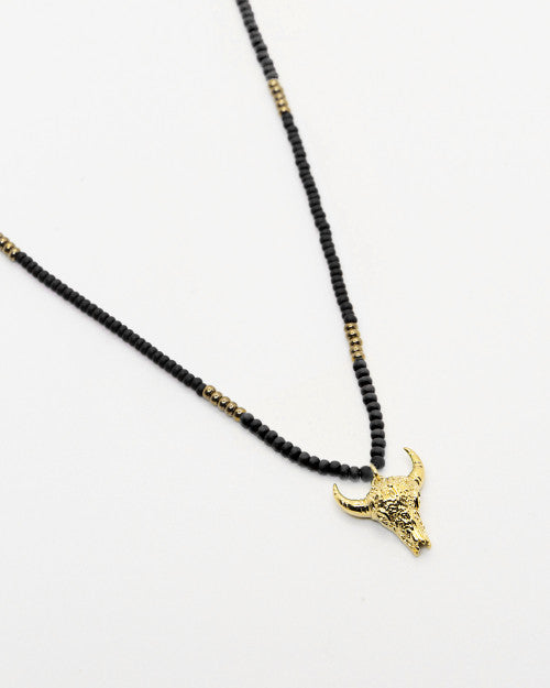 collier arizona noir nilai avec un tête de taureau composé de perles de rocaille