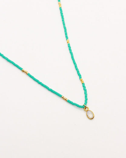 Collier ras-de-cou Nilaï perles turquoise et orné pierre de lune