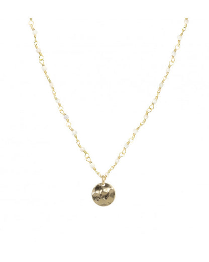 Collier Nilaï orné perles colorées blanches et petite médaille
