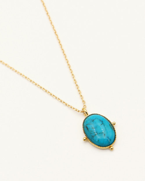 Collier Nilaï fin avec pendentif ovale en pierre turquoise et orné de 4 billes