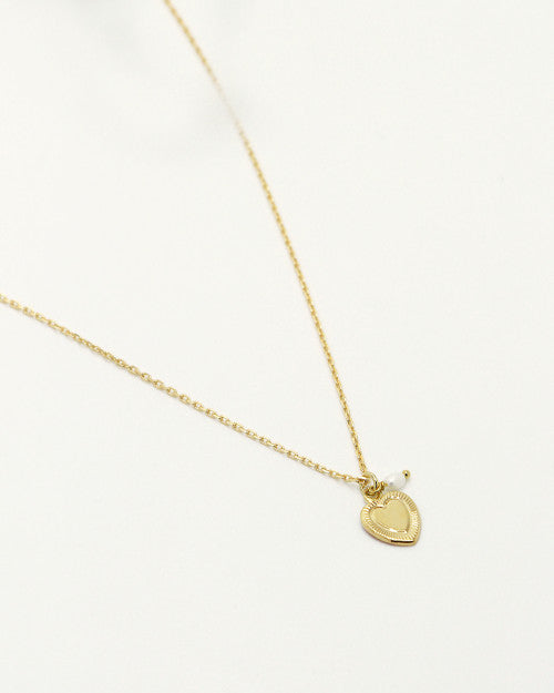 Collier fin Nilaï avec pendentif coeur et pierre naturelle blanche 