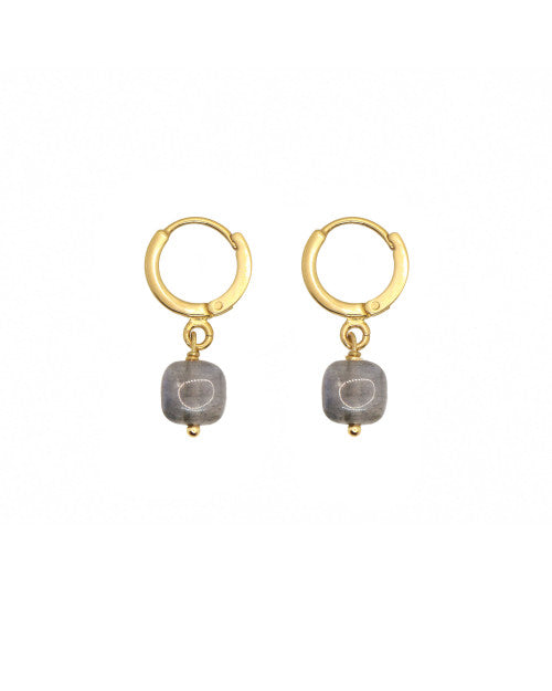 Petites boucles d’oreilles ornées d’une pierre semi-précieuse carrée labradorite